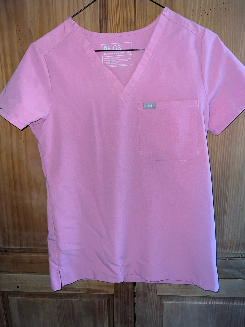FIGS Women’s Chalk Pink One Pocket Catarina Scrub Top Nursing Medical Rare